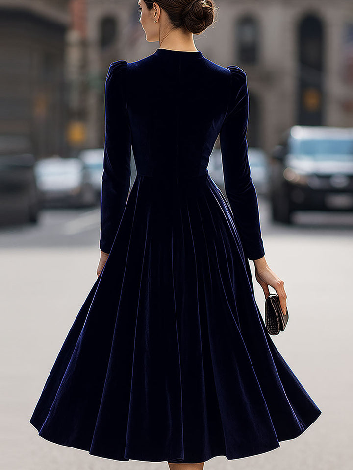 Larah – Luxurious Velvet Long-Sleeve Midi Dress